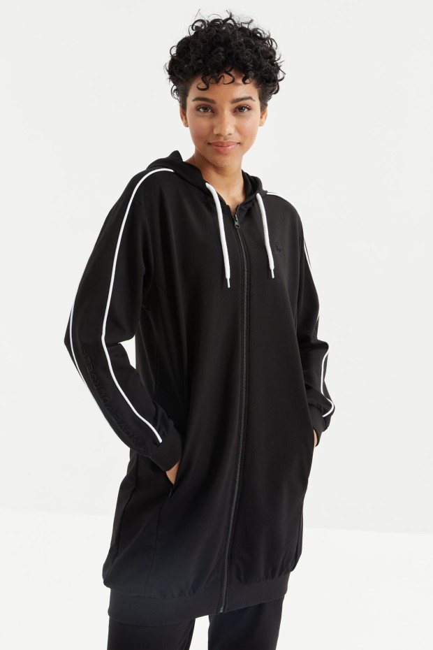 Siyah Kapüşonlu Fermuarlı Kolu Yazı Nakışlı Rahat Form Kadın Eşofman Tunik Takım - 95314