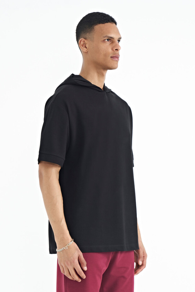 Siyah Kapüşonlu Kol Etiket Detaylı Oversize Erkek T-shirt - 88179