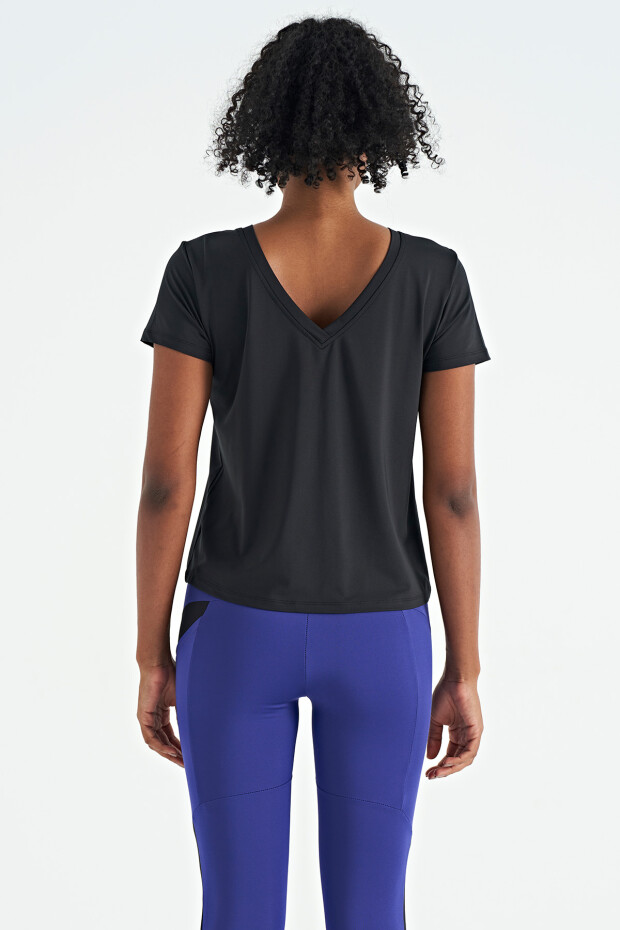 Siyah Ön Baskılı Sırtı V Dekolteli Standart Kalıp Kısa Kollu Kadın Spor T-Shirt - 97264