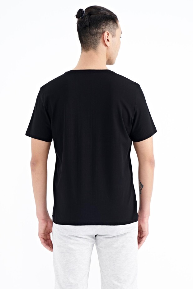 Siyah Ön Cep Detaylı Baskılı Standart Kalıp Erkek T-shirt - 88200
