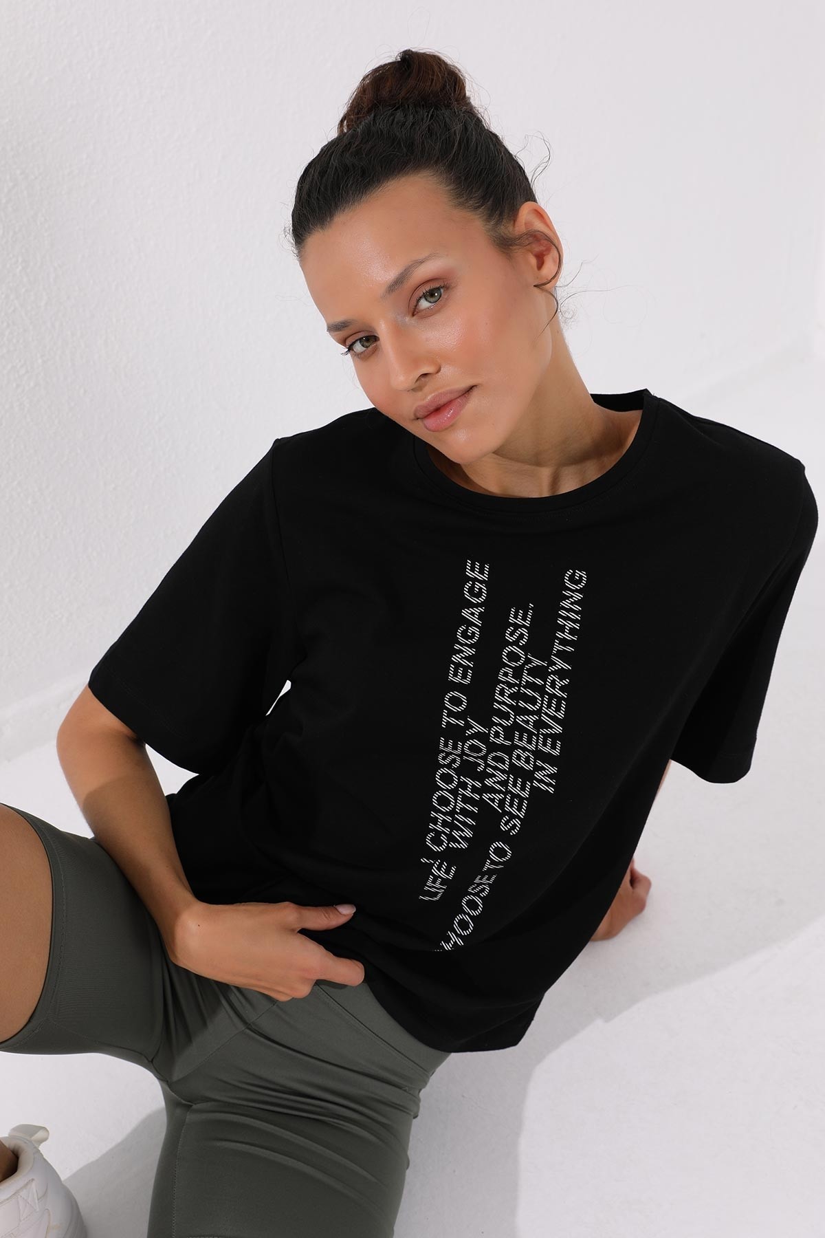Siyah Pembe Dikey Yazı Baskılı O Yaka Kadın Oversize T-Shirt - 97138