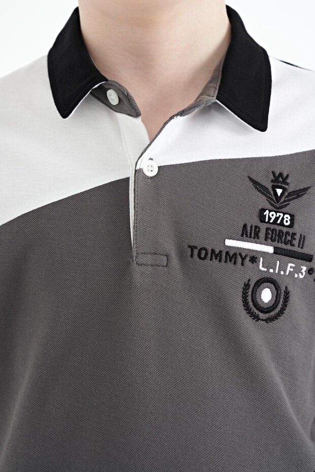 Tommy Life Siyah Renk Bloklu Nakış Detaylı Standart Kalıp Polo Yaka Erkek Çocuk T-shirt - 11088. 3