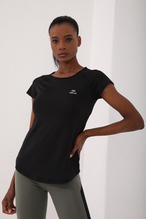 Siyah Sırt Pencereli Kısa Kol Standart Kalıp O Yaka Kadın T-Shirt - 97101