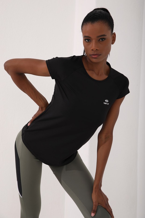 Siyah Sırt Pencereli Kısa Kol Standart Kalıp O Yaka Kadın T-Shirt - 97101
