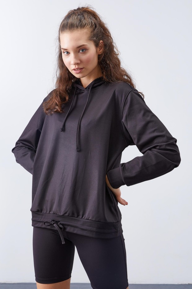 TommyLife - Siyah Varak Simli Büzgü Detaylı Rahat Form Kapüşonlu Kadın Sweatshirt - 97124