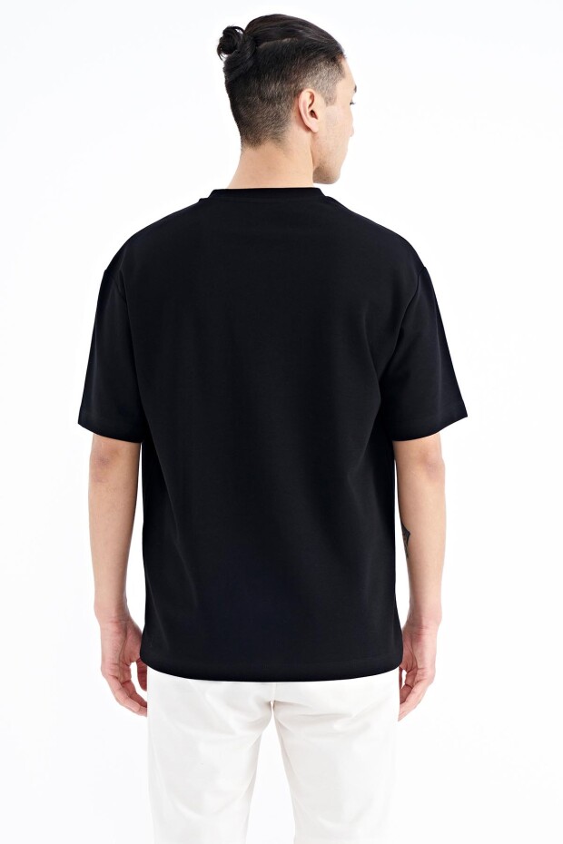Siyah Yazı Nakışlı O Yaka Oversize Erkek T-Shirt - 88223