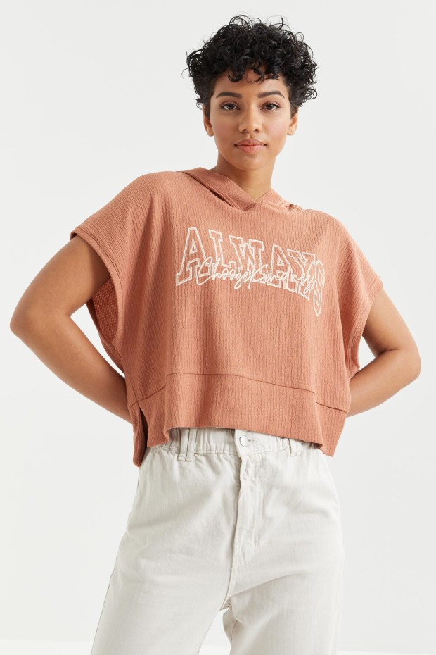 Tarçın Yazı Baskılı Kapüşonlu Oversize Bürümcük Kumaş Kadın Crop Top T-Shirt - 97229