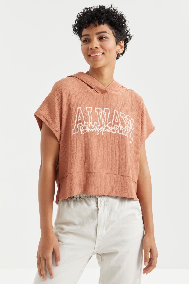 Tarçın Yazı Baskılı Kapüşonlu Oversize Bürümcük Kumaş Kadın Crop Top T-Shirt - 97229
