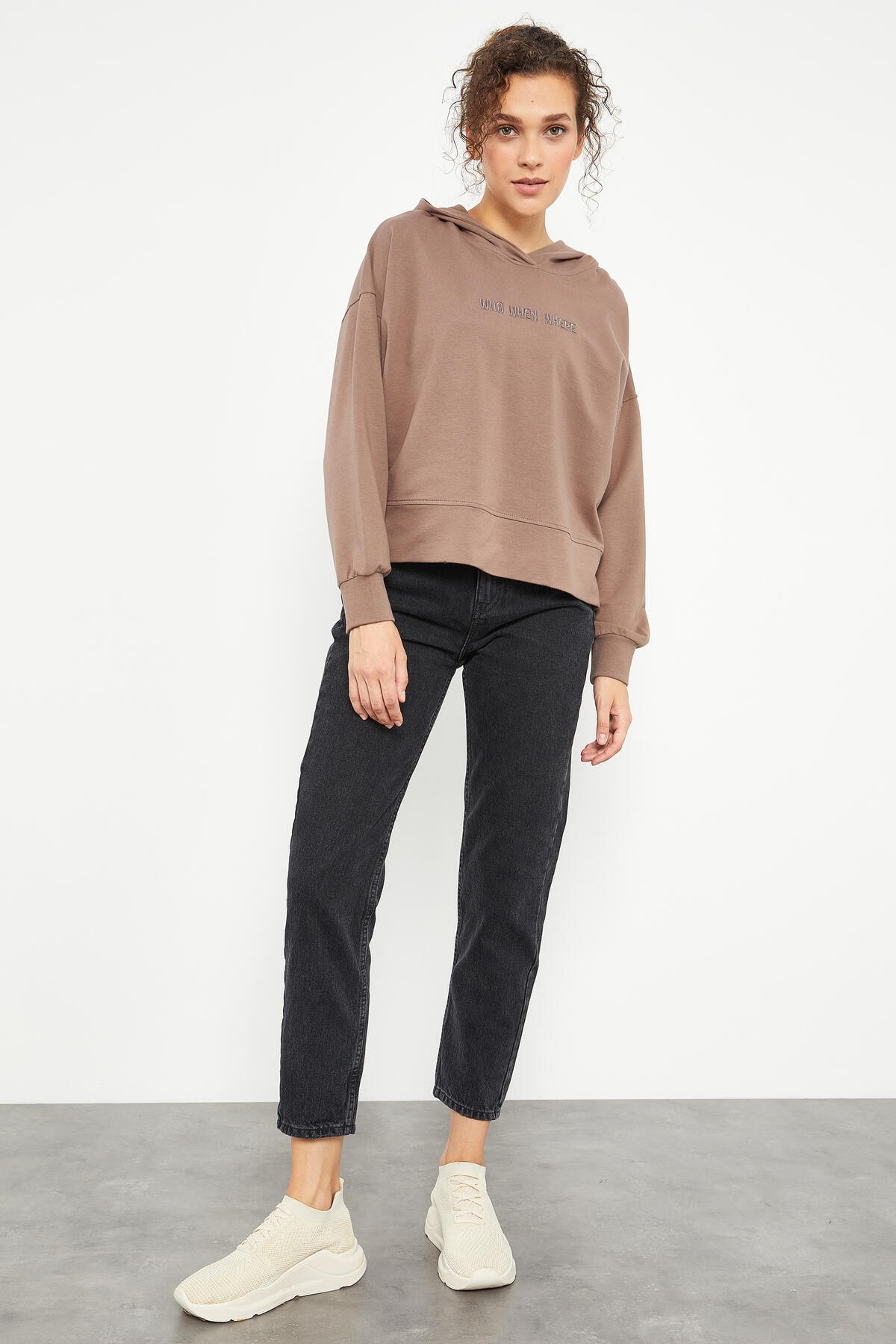 Toprak Yazı Nakışlı Kapüşonlu Basic Kadın Oversize Sweatshirt - 97164
