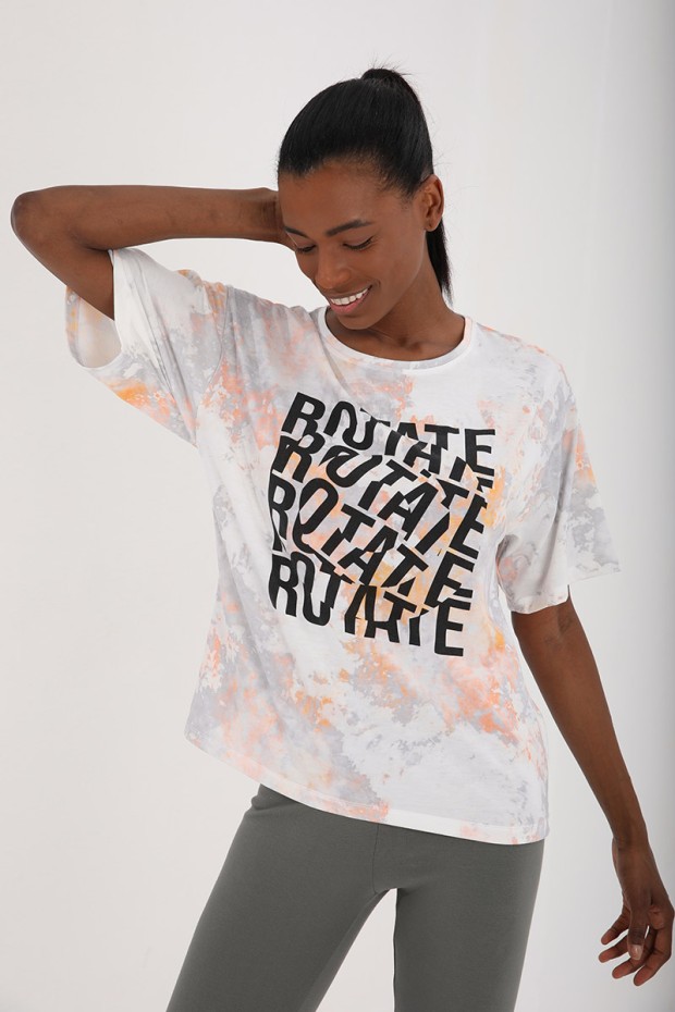 TommyLife - Turuncu Yazı Baskılı Batik Desenli O Yaka Kadın Oversize T-Shirt - 97126