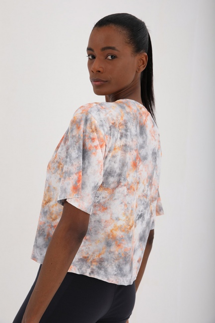 Turuncu Yazı Baskılı Karışık Batik Desenli O Yaka Kadın Oversize T-Shirt - 97129 - Thumbnail