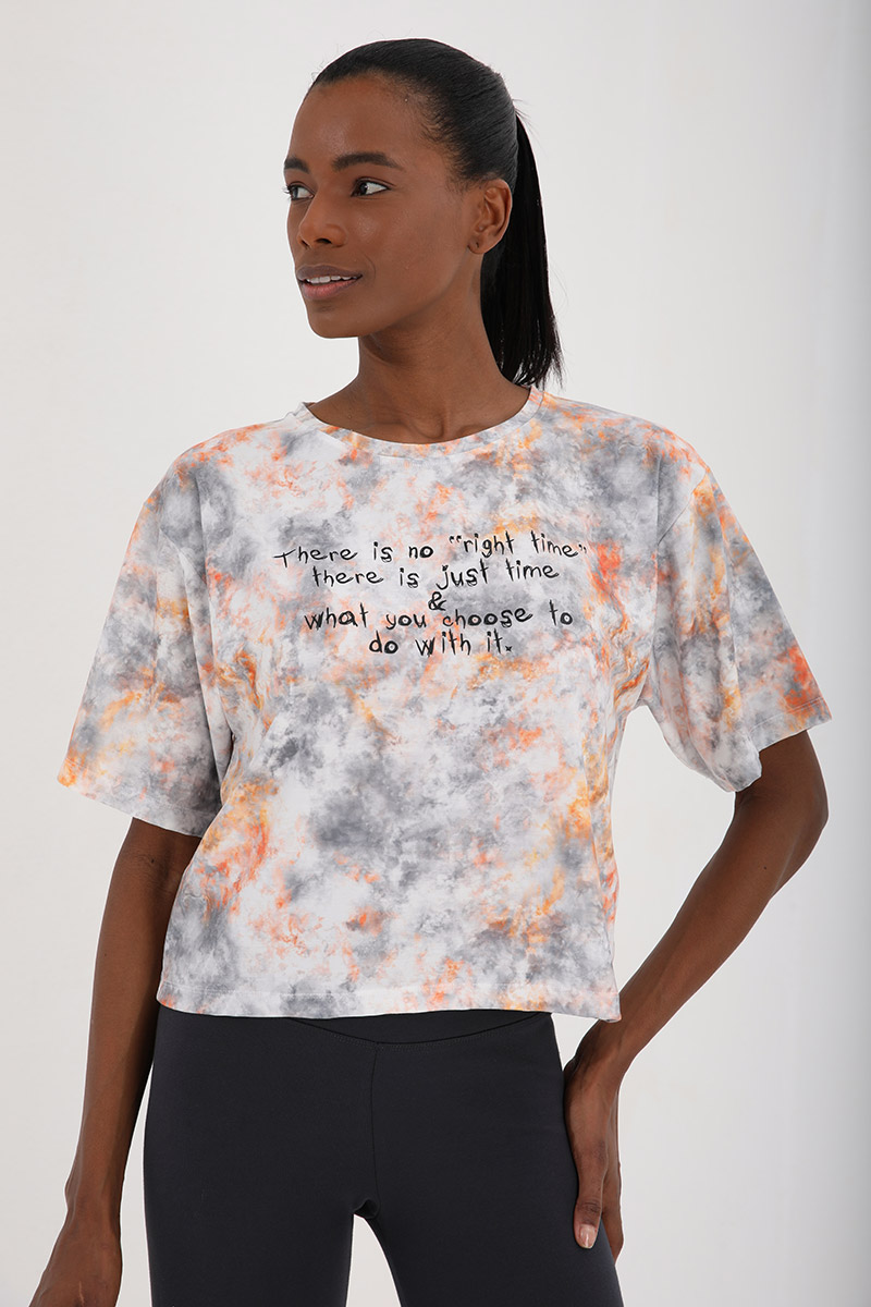 Turuncu Yazı Baskılı Karışık Batik Desenli O Yaka Kadın Oversize T-Shirt - 97129