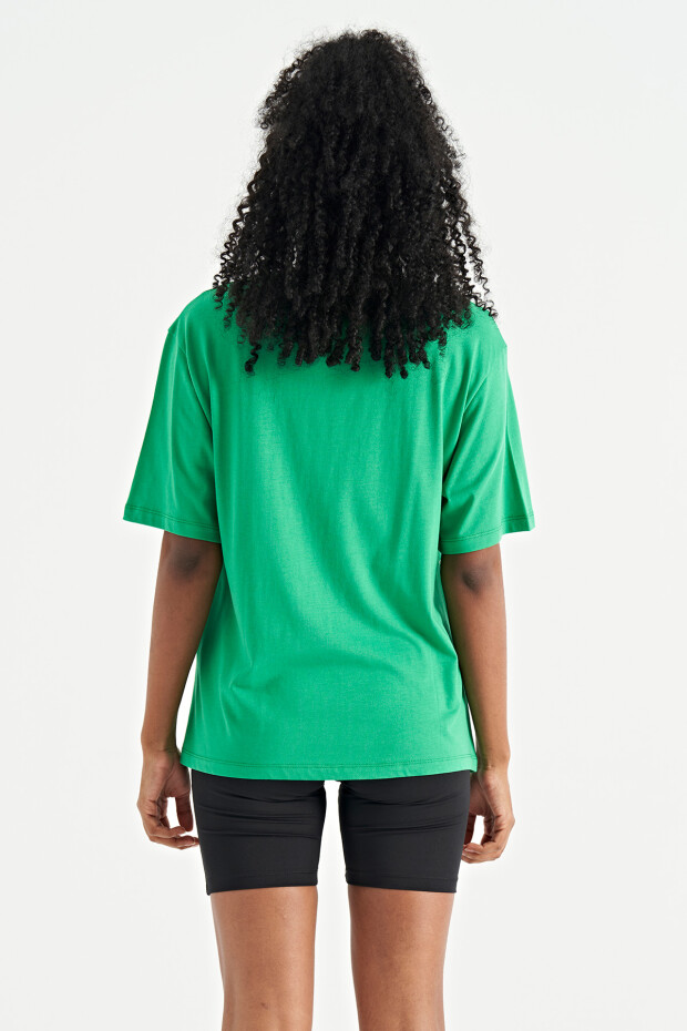 Yeşil Baskı Detaylı Oversize O Yaka Basic Kadın T-Shirt - 02181