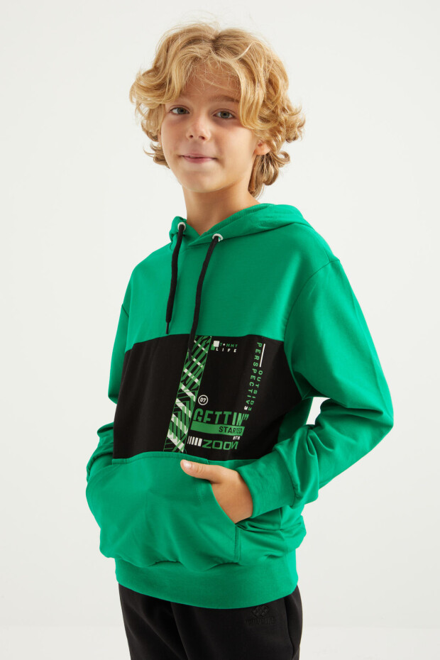 Yeşil Nakışlı Kanguru Cepli Kapüşonlu Standart Kalıp Erkek Çocuk Sweatshirt - 11010