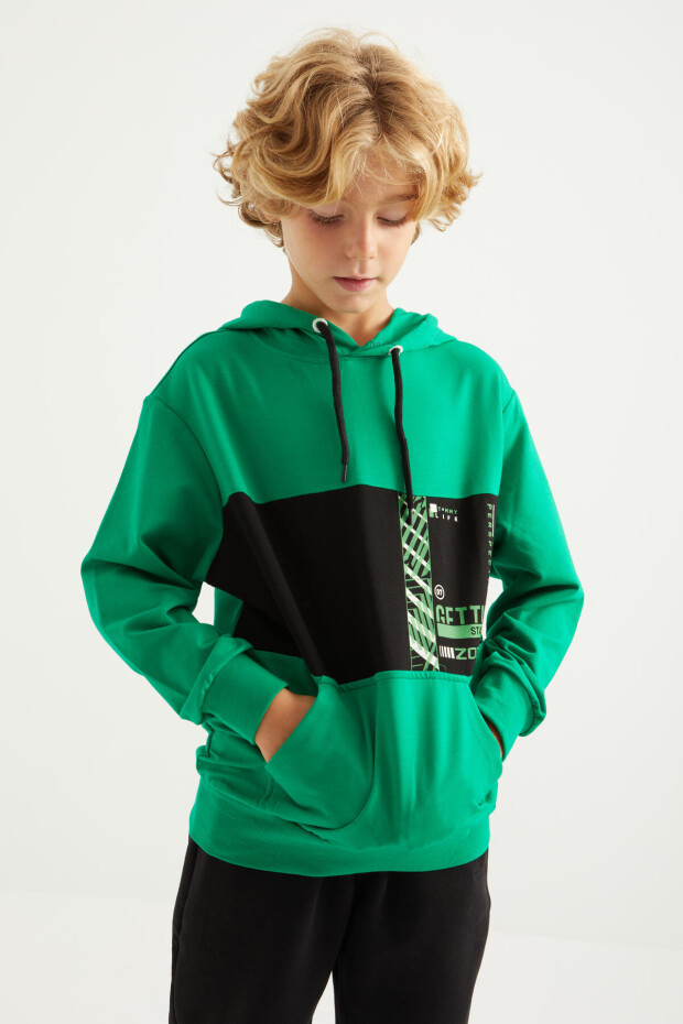 Yeşil Nakışlı Kanguru Cepli Kapüşonlu Standart Kalıp Erkek Çocuk Sweatshirt - 11010