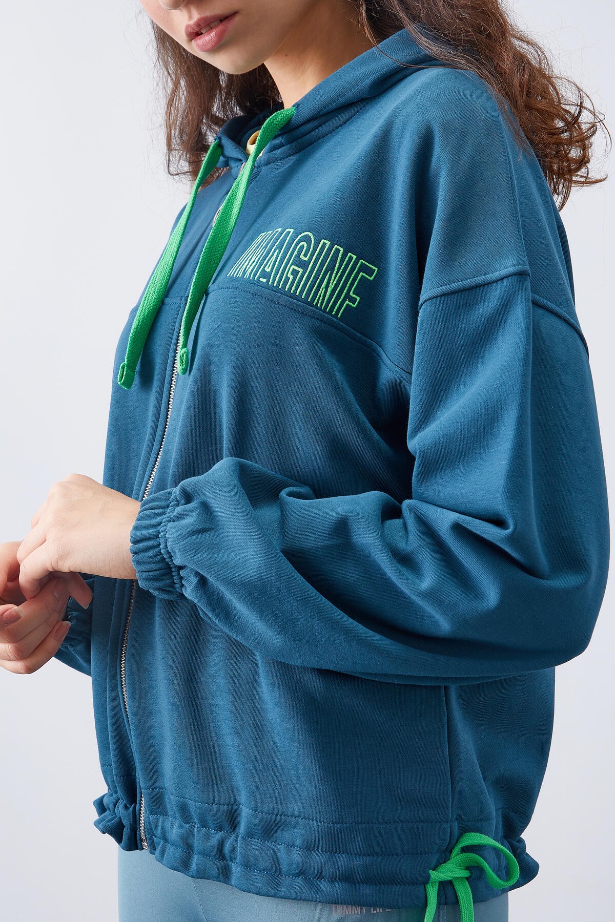 Zümrüt Kapüşonlu Renkli Bağcıklı Fermuarlı Kadın Oversize Sweatshirt - 97176